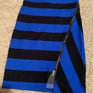 GUESS midi fitted skirt